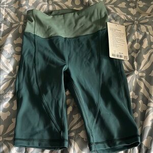 Lululemon Athletica Sweat and Repeat 10” inseam short